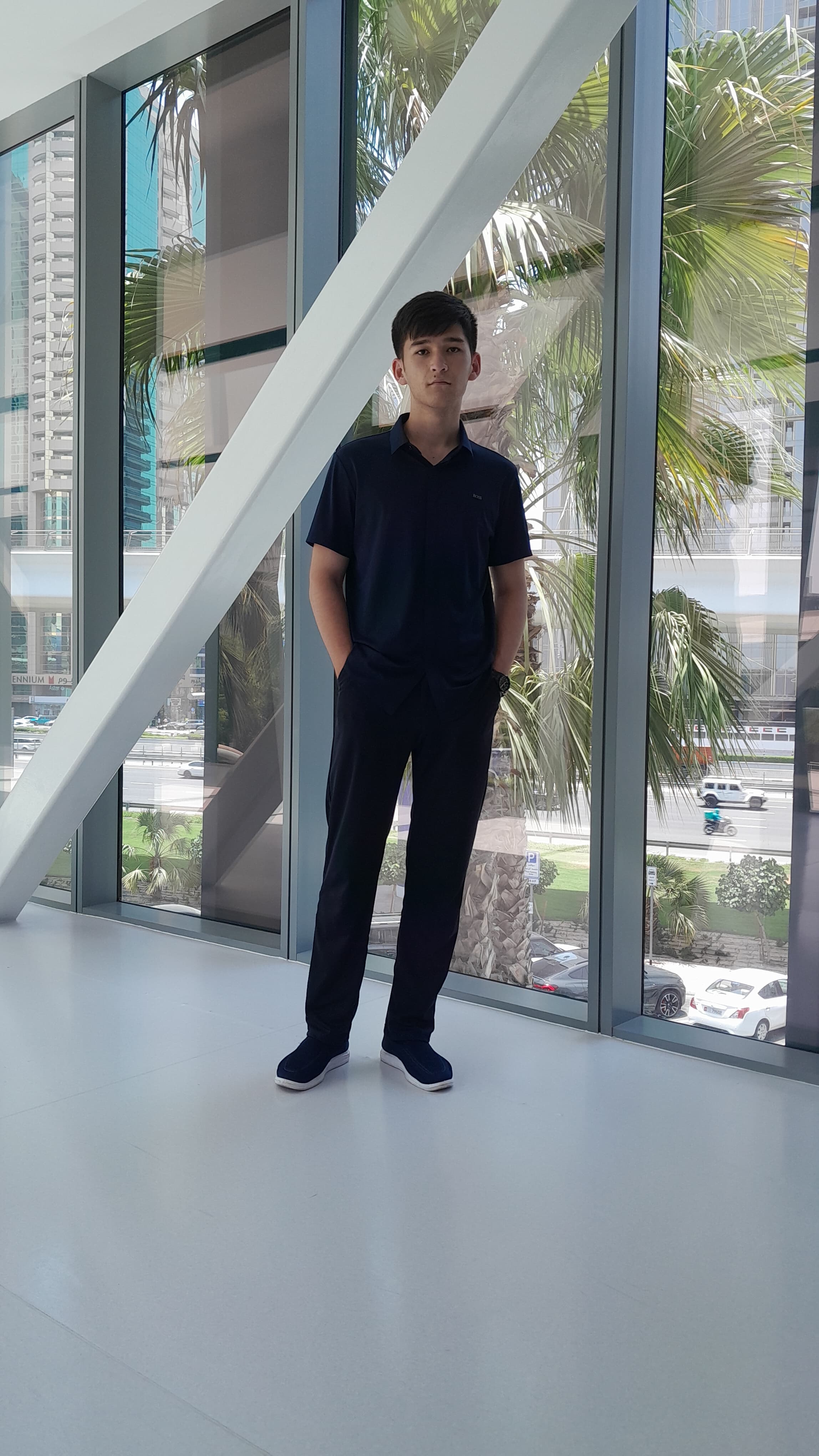 Xamidov uz, Xamidov Mardonbek, Mardonbek Khamidov's full-body portrait taken in 2025 in Dubai